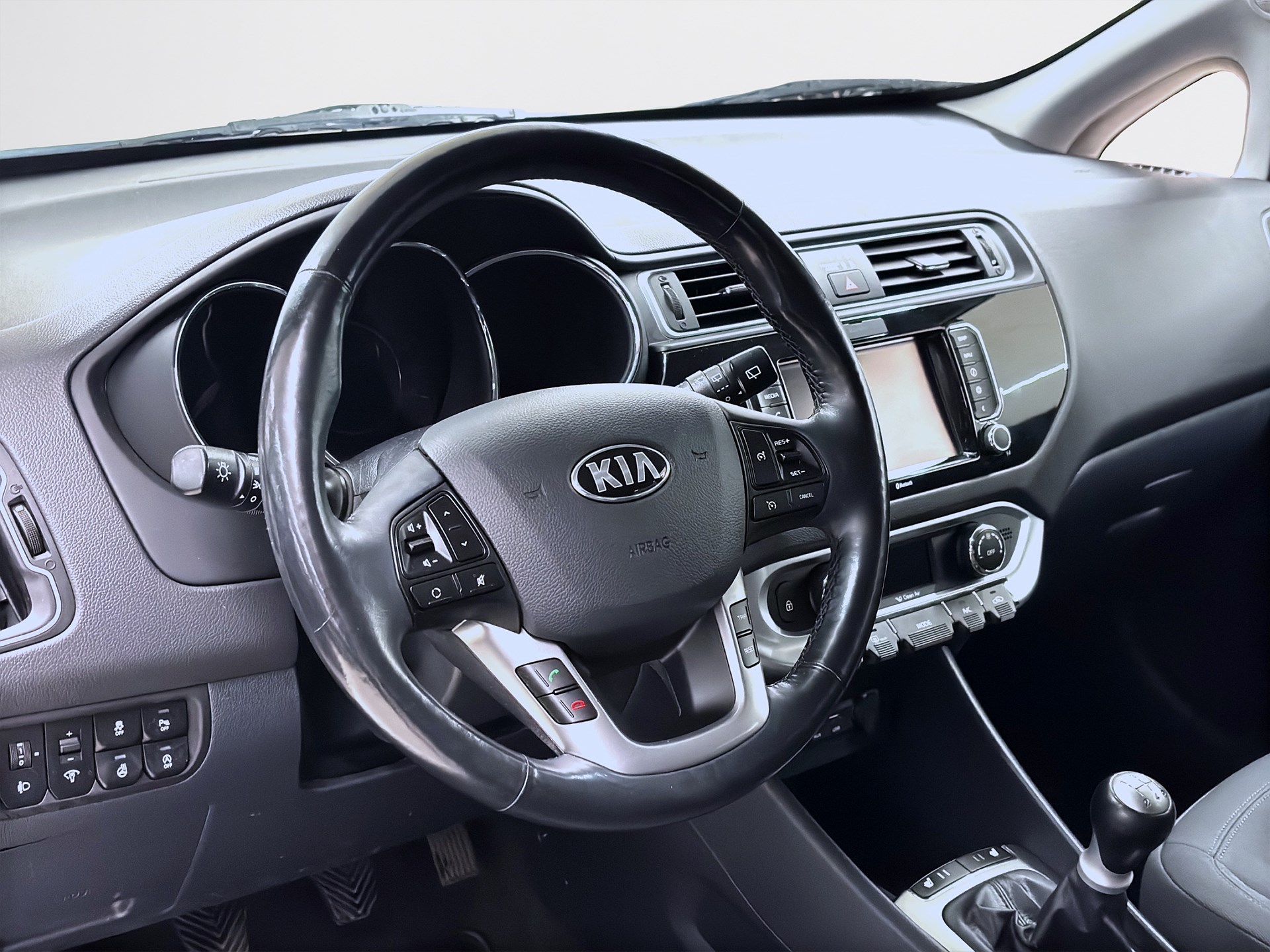 Kia Rio 5-dörrar 1.2 CVVT Manuell 84hk Navi B-Kamera PDC