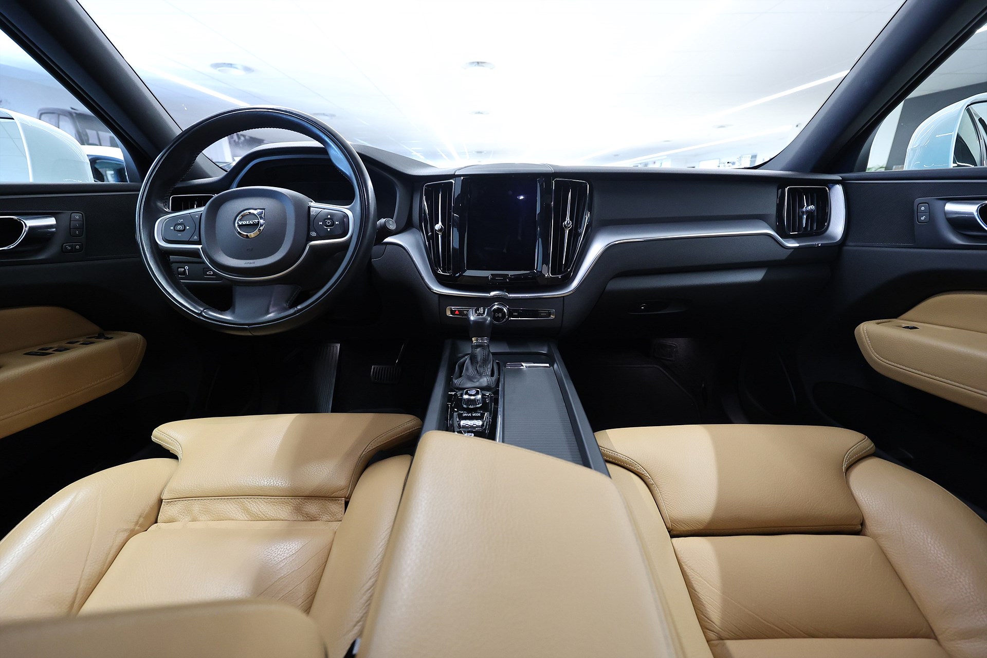 Volvo XC60 T5 250hk Momentum Keyless Läder Navi Värmare B-Kamera