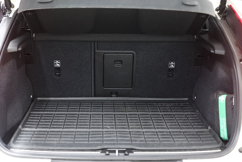 Volvo C40 Recharge Single Motor *Hjulkampanj!* Core Pano Drag