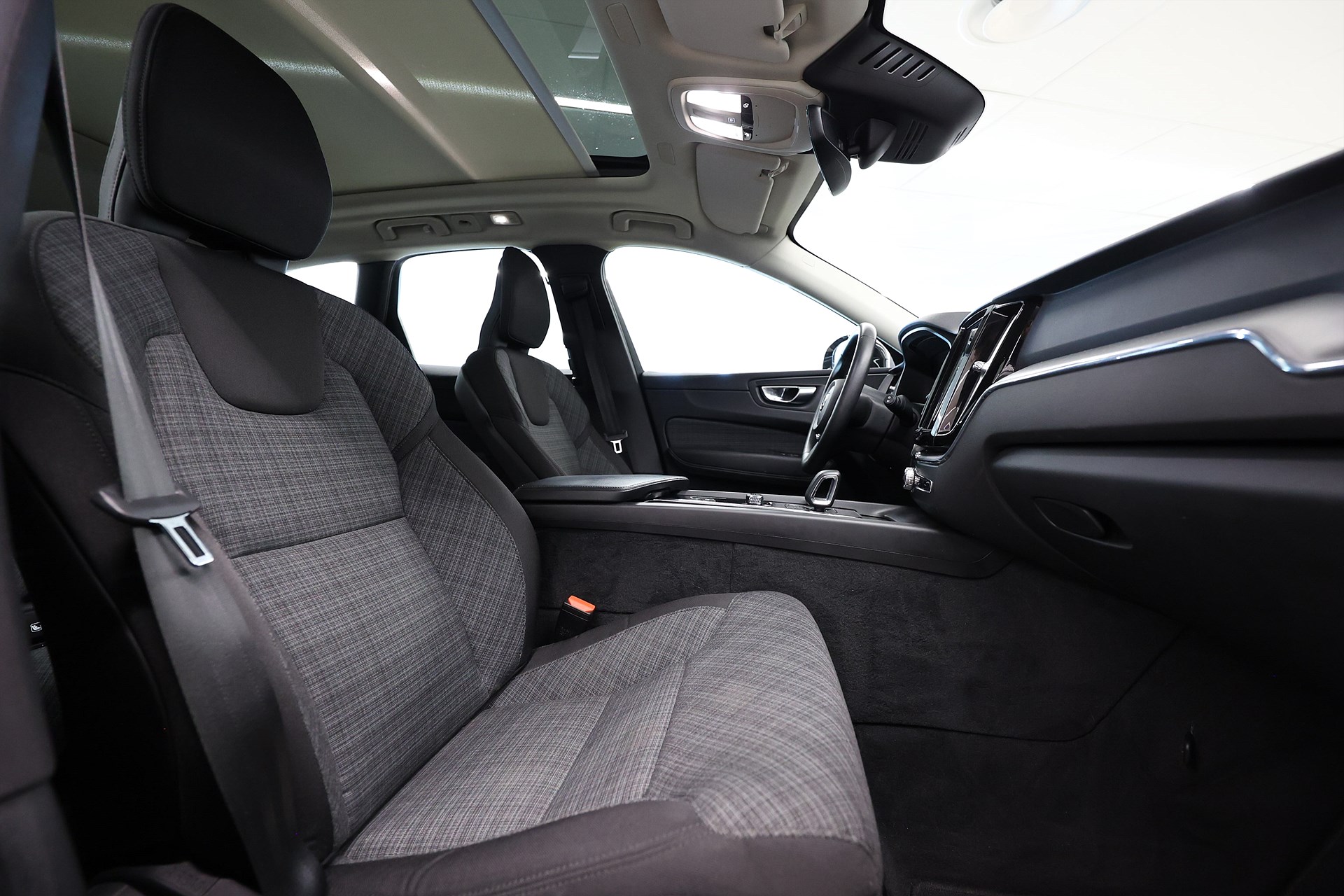 Volvo XC60 Recharge T6 AWD 350hk Core Edition Pano Drag Keyless MOMS