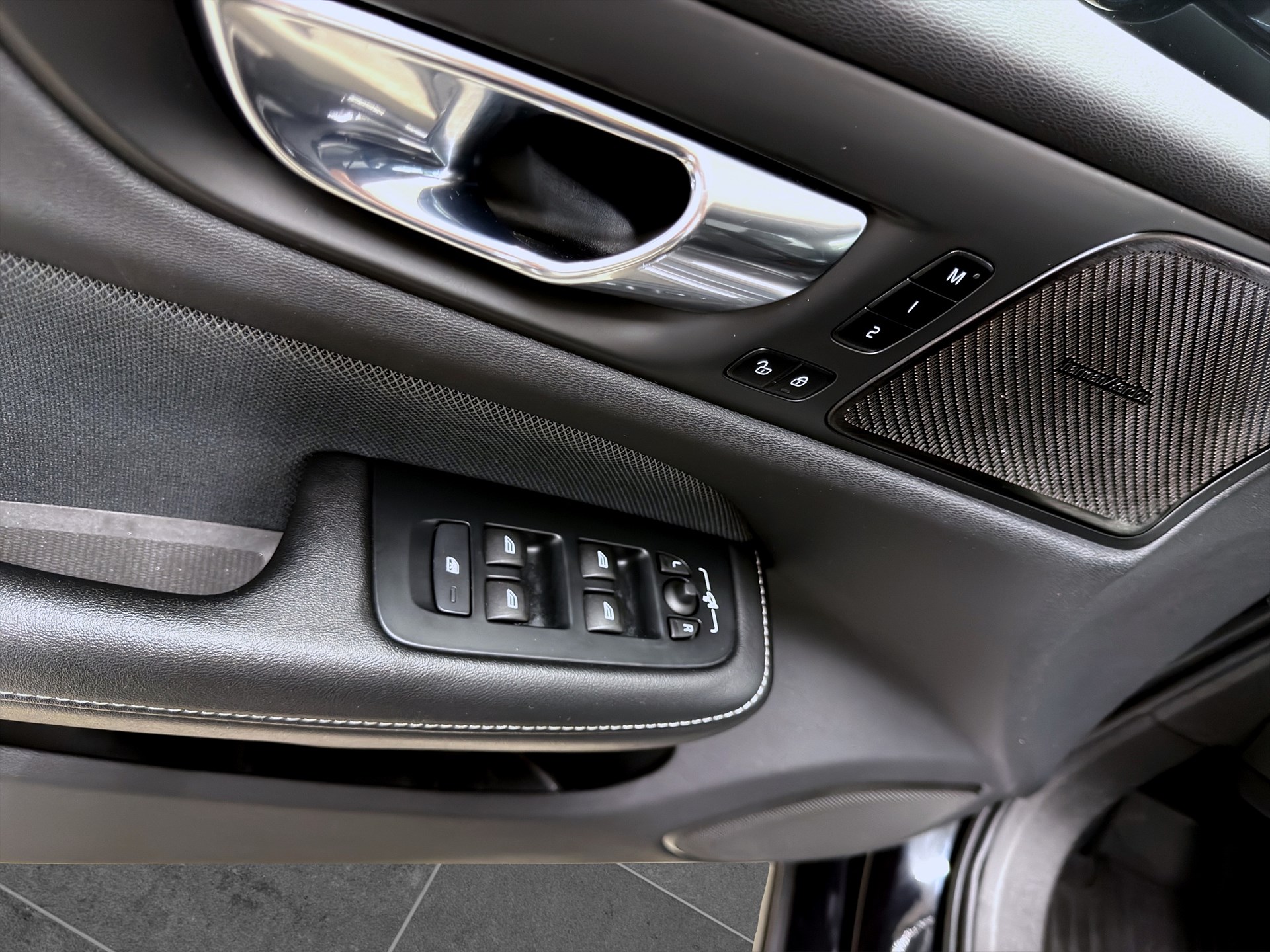 Recharge T6 AWD 340hk R-Design HUD H/K Läder