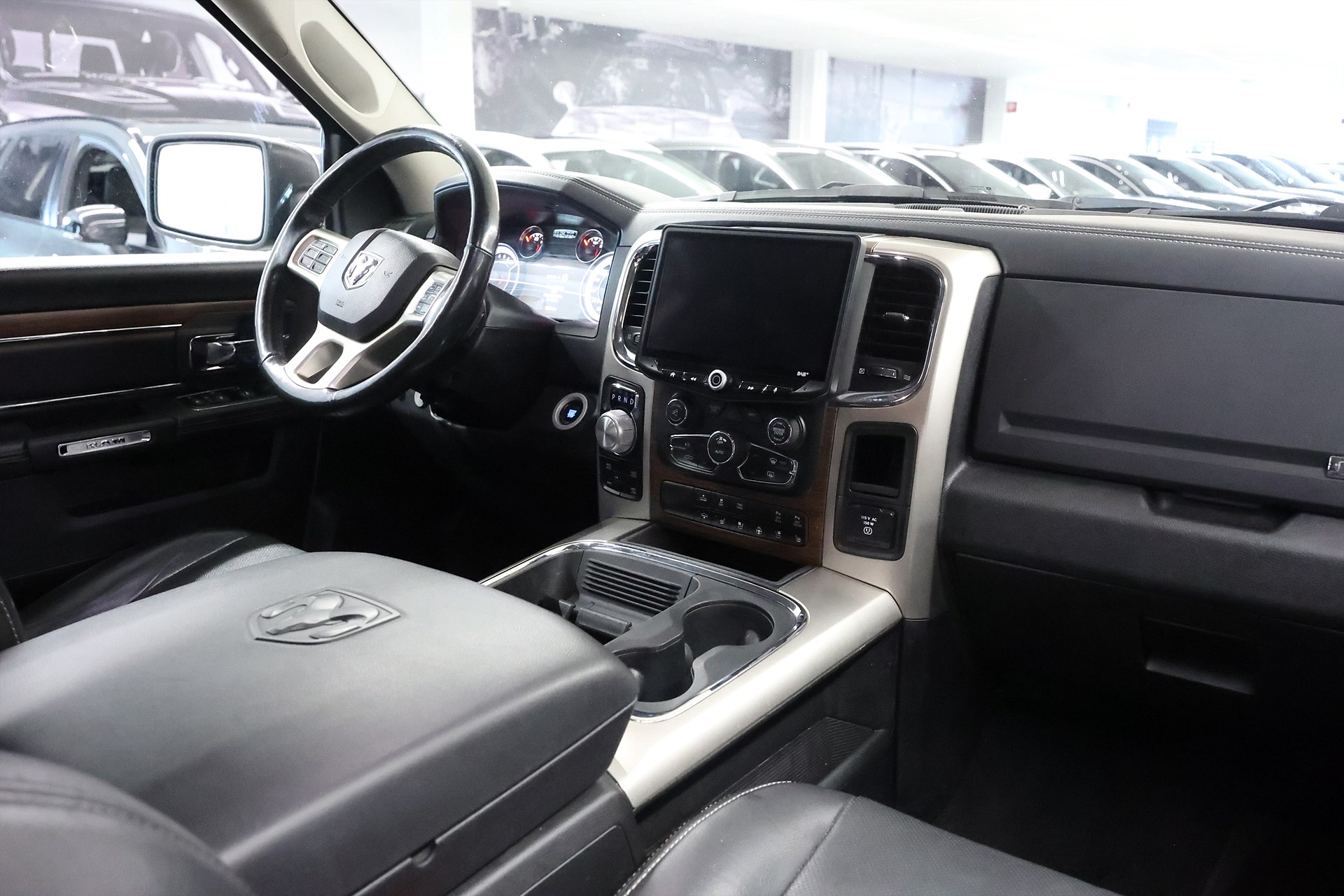 RAM 1500 Crew Cab 5.7 V8 4x4 395hk Laramie Alpine Läder Drag