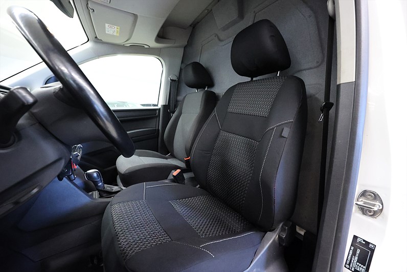 Volkswagen Caddy 2.0 TDI 102hk V-inrett PDC Värmare MOMS