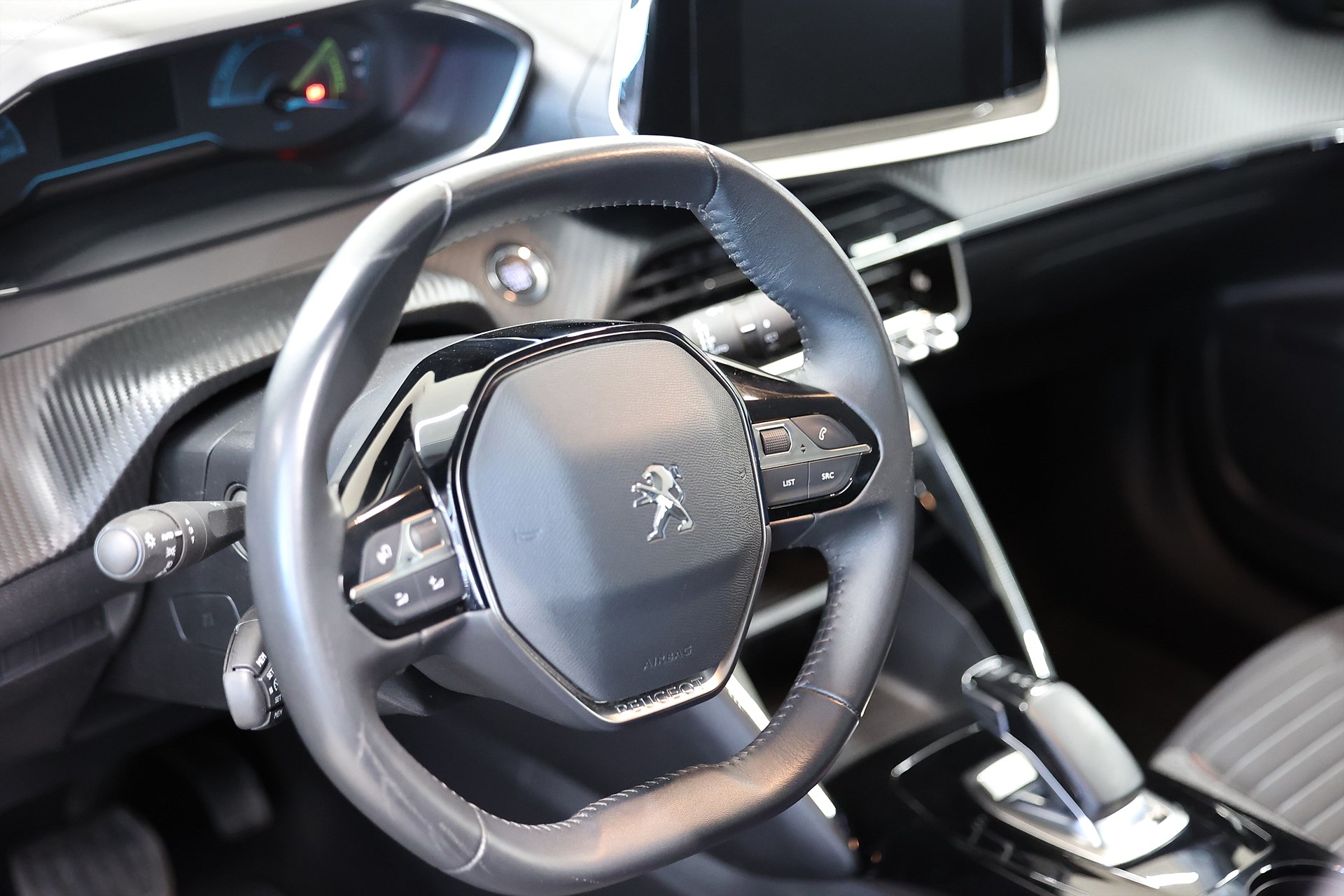 Peugeot e-2008 136hk Active Carplay Räckvidd 445km