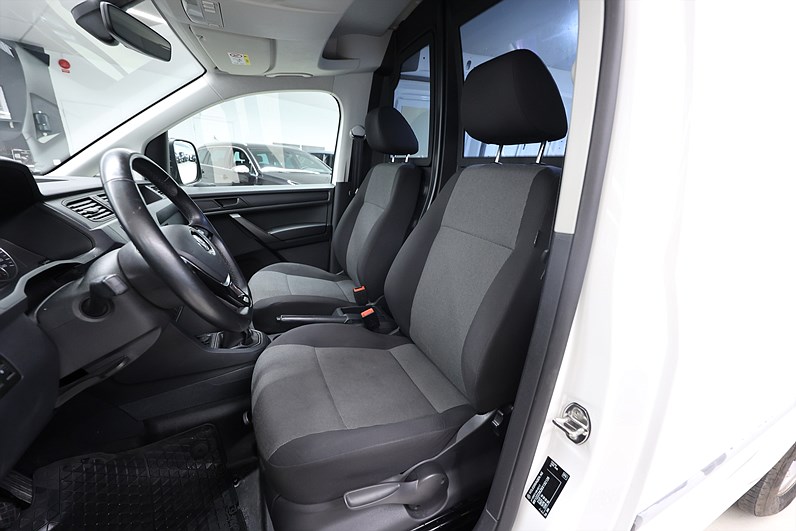 Volkswagen Caddy 2.0 TDI Värmare Carplay Drag LEASBAR