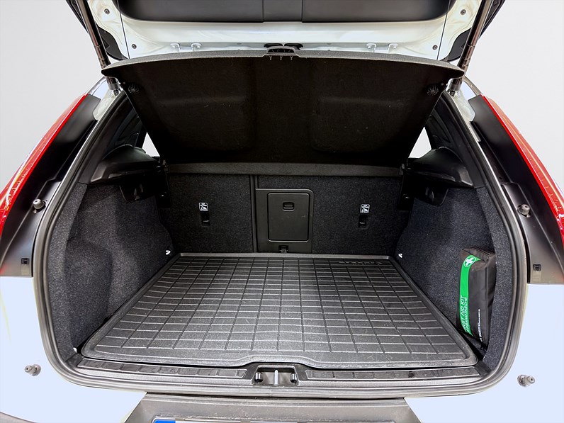 Volvo XC40 Recharge Twin 408hk Ultimate H/K Pano 360 Drag