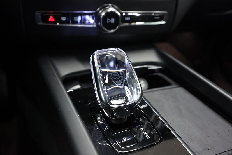 Volvo XC60 Recharge T8 AWD 456hk Ultimate Black Edt H/K 360 HUD Massage