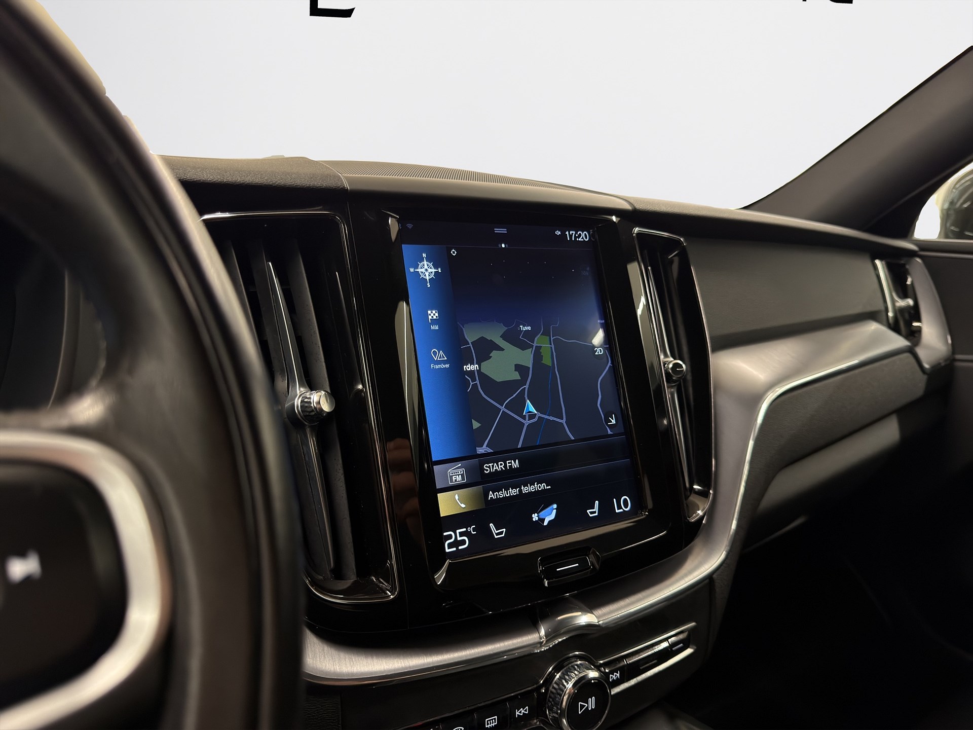Volvo XC60 B4 AWD 197hk Momentum Adv Drag B-Kamera Läder