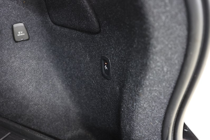 Volvo XC40 Recharge T4 211hk R-Design H/K Pano