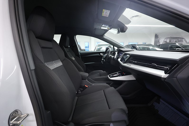Audi Q4 40 e-tron 204hk *Hjulkampanj!* Värmare B-kamera Drag
