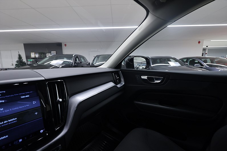 Volvo XC60 Recharge T6 AWD 340hk Momentum Pano Drag