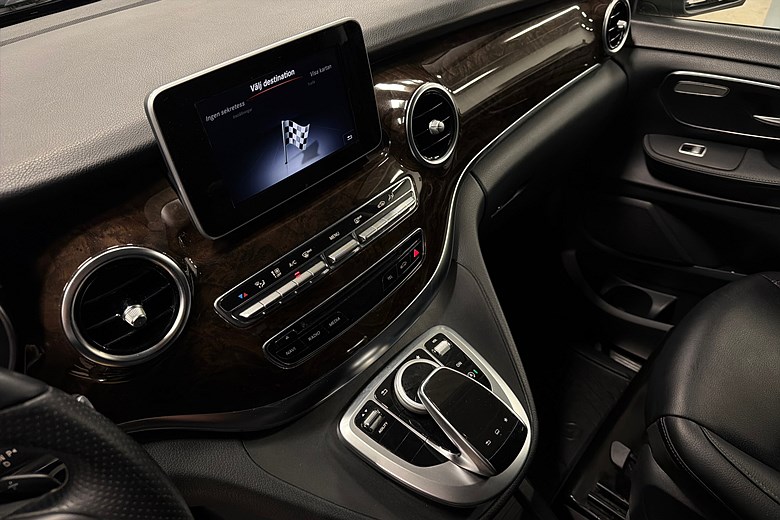Mercedes-Benz V 250d 3.1t 7-sits Drag, Läder, Navi, Kamera 2014, svart – bild 14 av 25, begagnad hos Niber i Järfälla