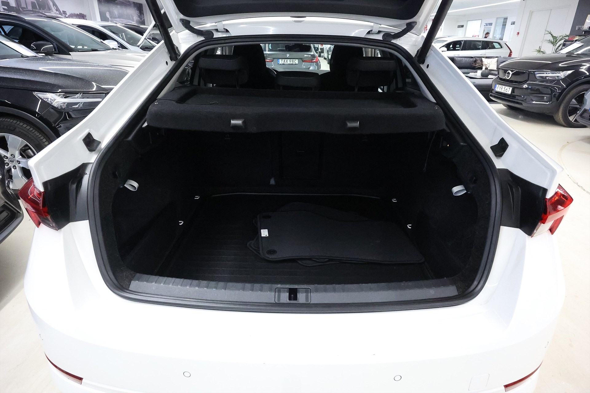 Skoda Octavia 1.0 TSI 110hk Style Keyless CarPlay Drag B-Kamera