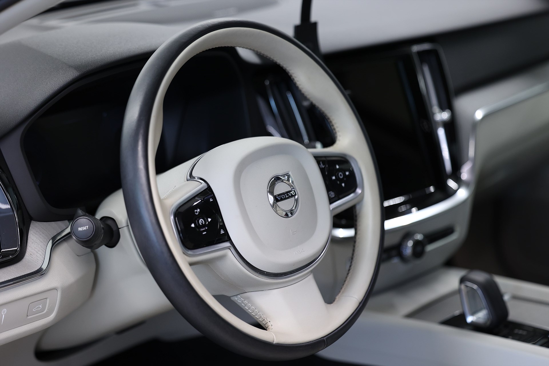 Volvo V60 Cross Country B4 Momentum H/K B-Kamera Skinn Keyless