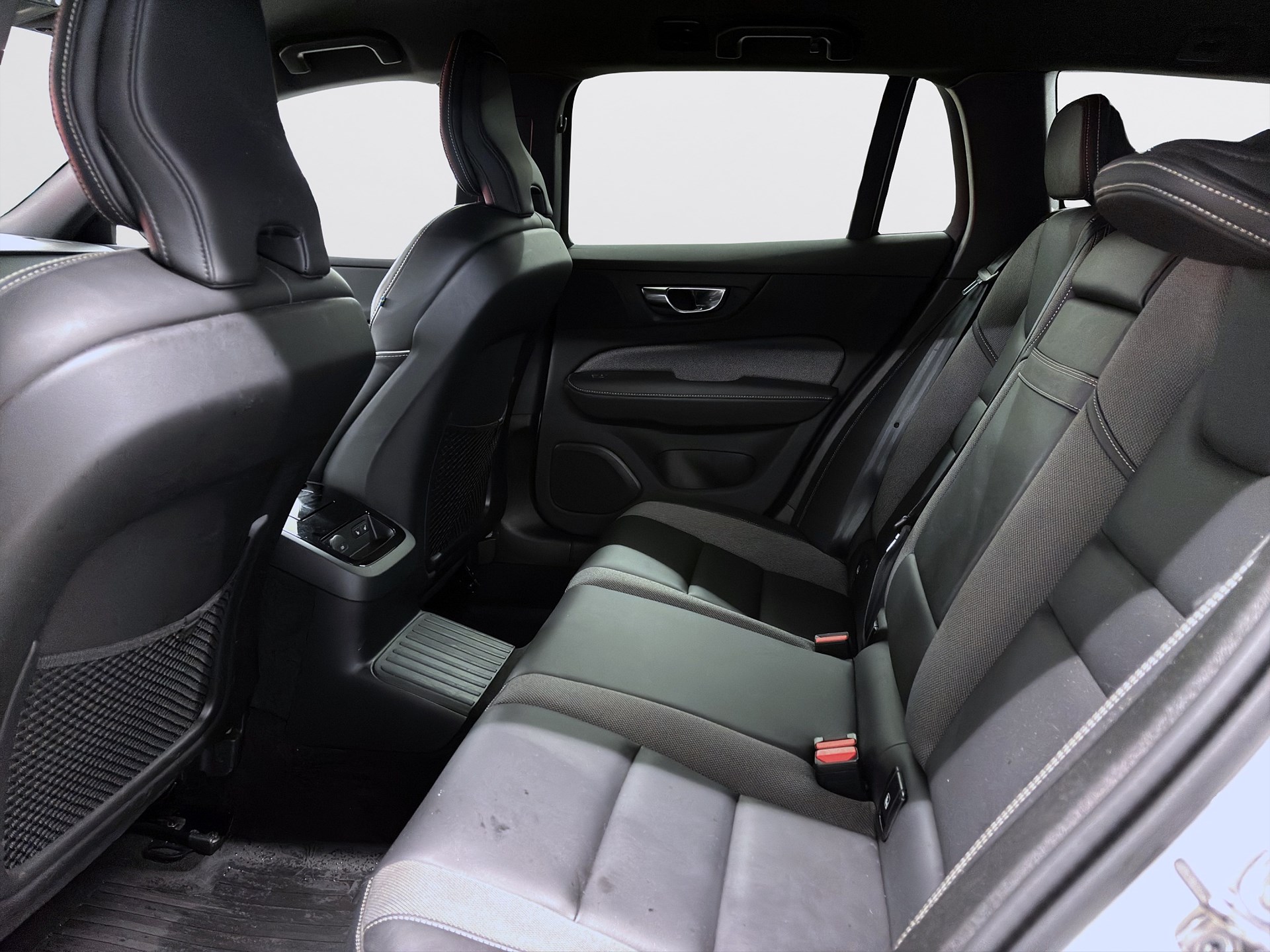 Recharge T6 AWD 341hk R-Design Navi Drag B-Kamera