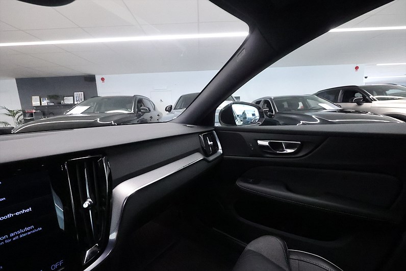 Volvo V60 Recharge T6 AWD 340hk R-Design B-kamera Värmare