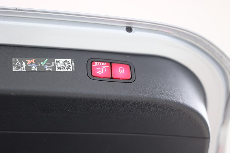 Mercedes-Benz C 220 T d 4M 200hk AMG Night Pano Burmester