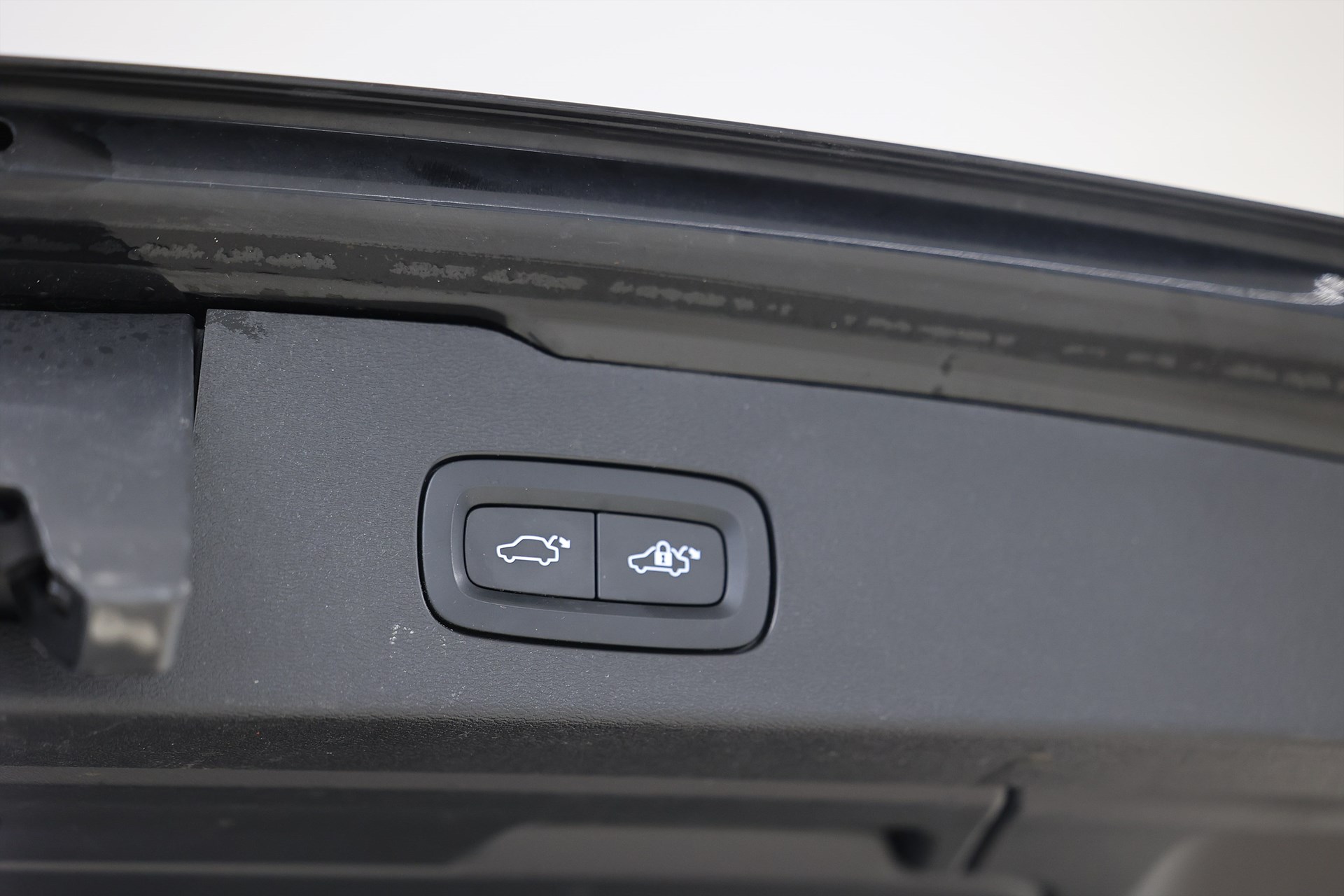 Volvo V60 Recharge T8 AWD 456hk R-Design B&W HUD Pano