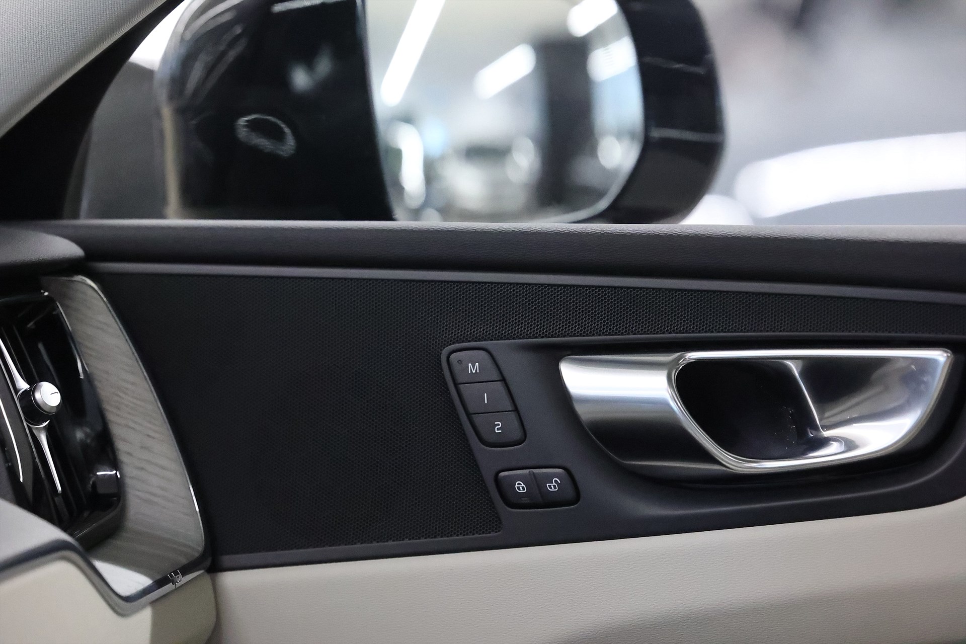 Volvo XC60 Recharge T8 AWD 456hk Plus Dark Pano 360 Drag