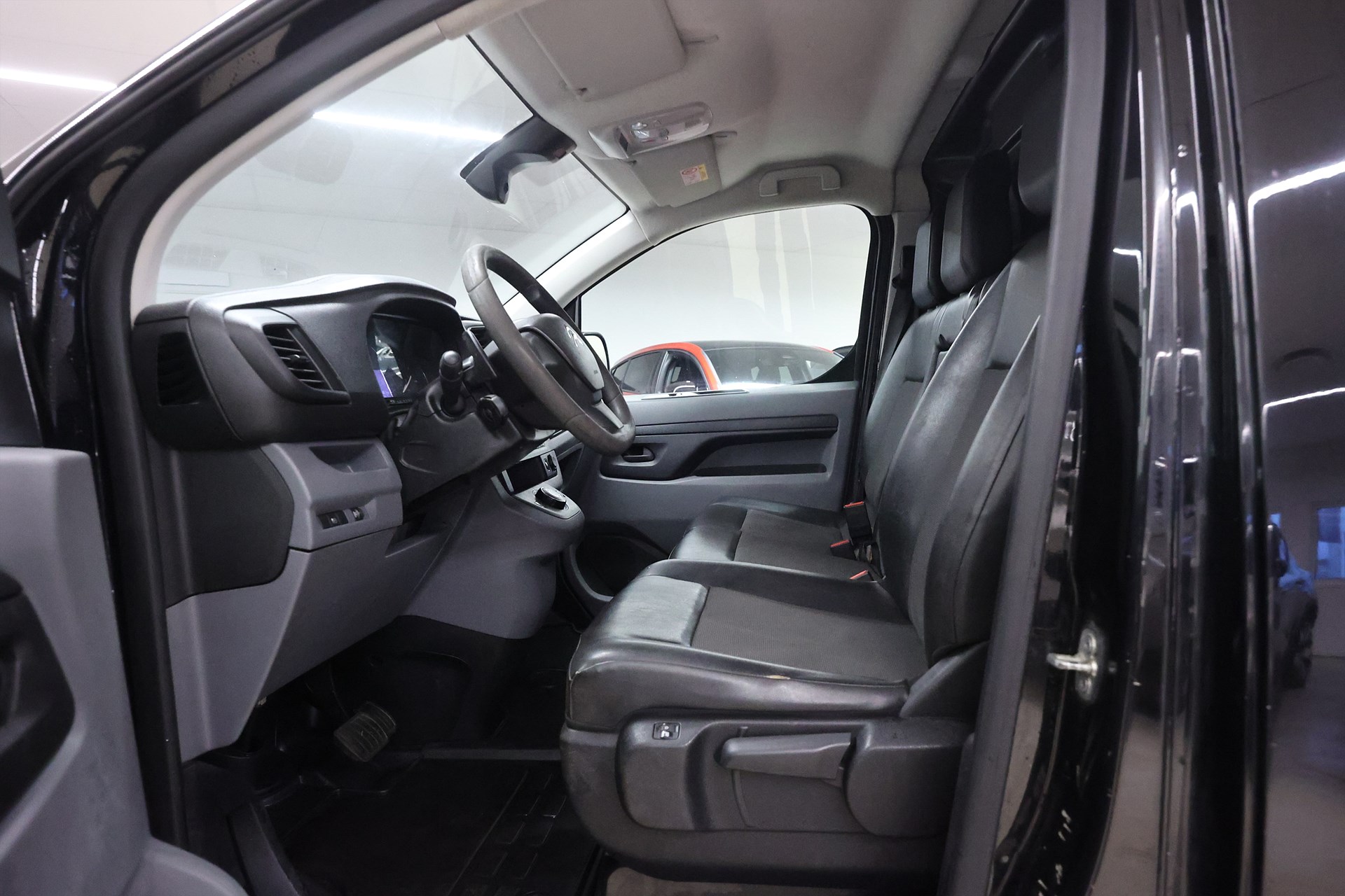 Citroën Jumpy Van 2.0 BlueHDi 177hk L2 Värmare Drag MOMS