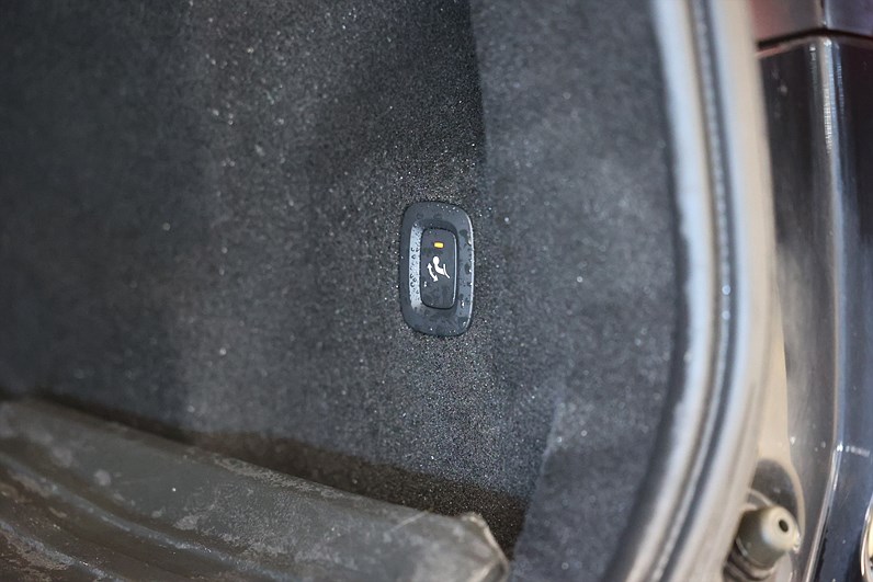 Volvo XC60 Recharge T6 AWD 340hk Momentum Pano Navi Drag