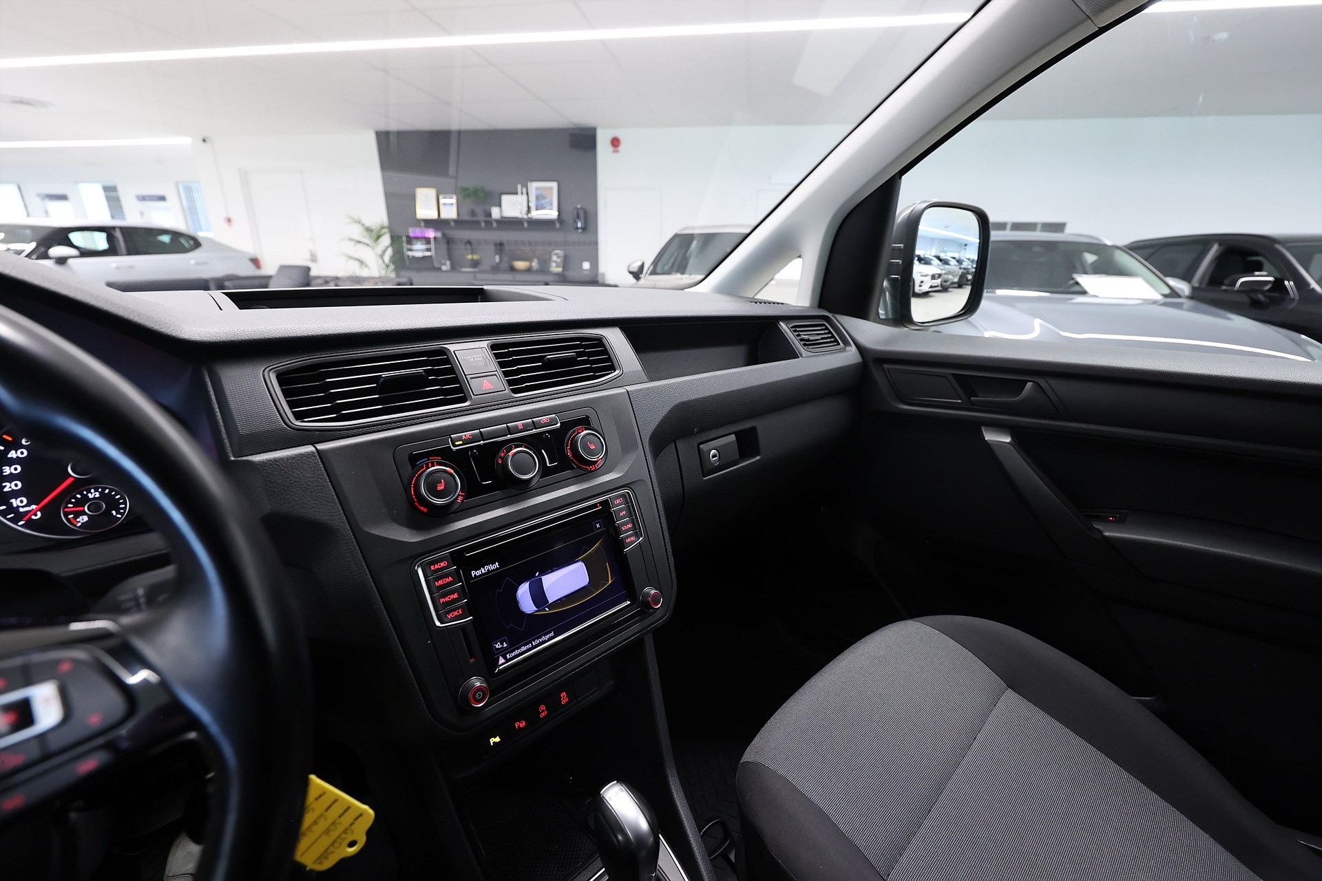 Volkswagen Caddy 2.0 TDI DSG 102hk Drag Adapt fart Carplay LEASEBAR