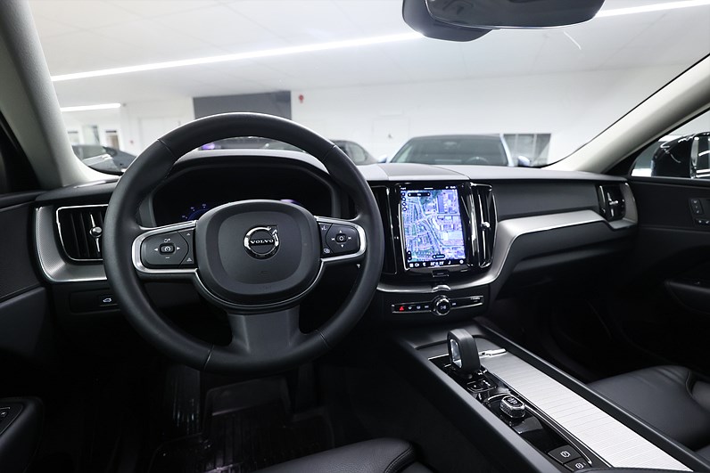 Volvo XC60 Recharge T6 AWD 350hk *Hjulkampanj!* Core Läder
