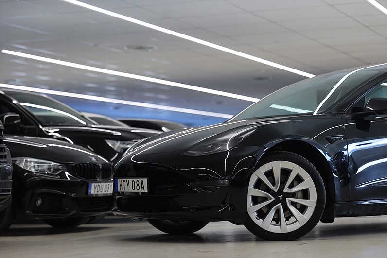 Tesla Model 3 Long Range AWD 440hk AP Pano Läder Navi Drag