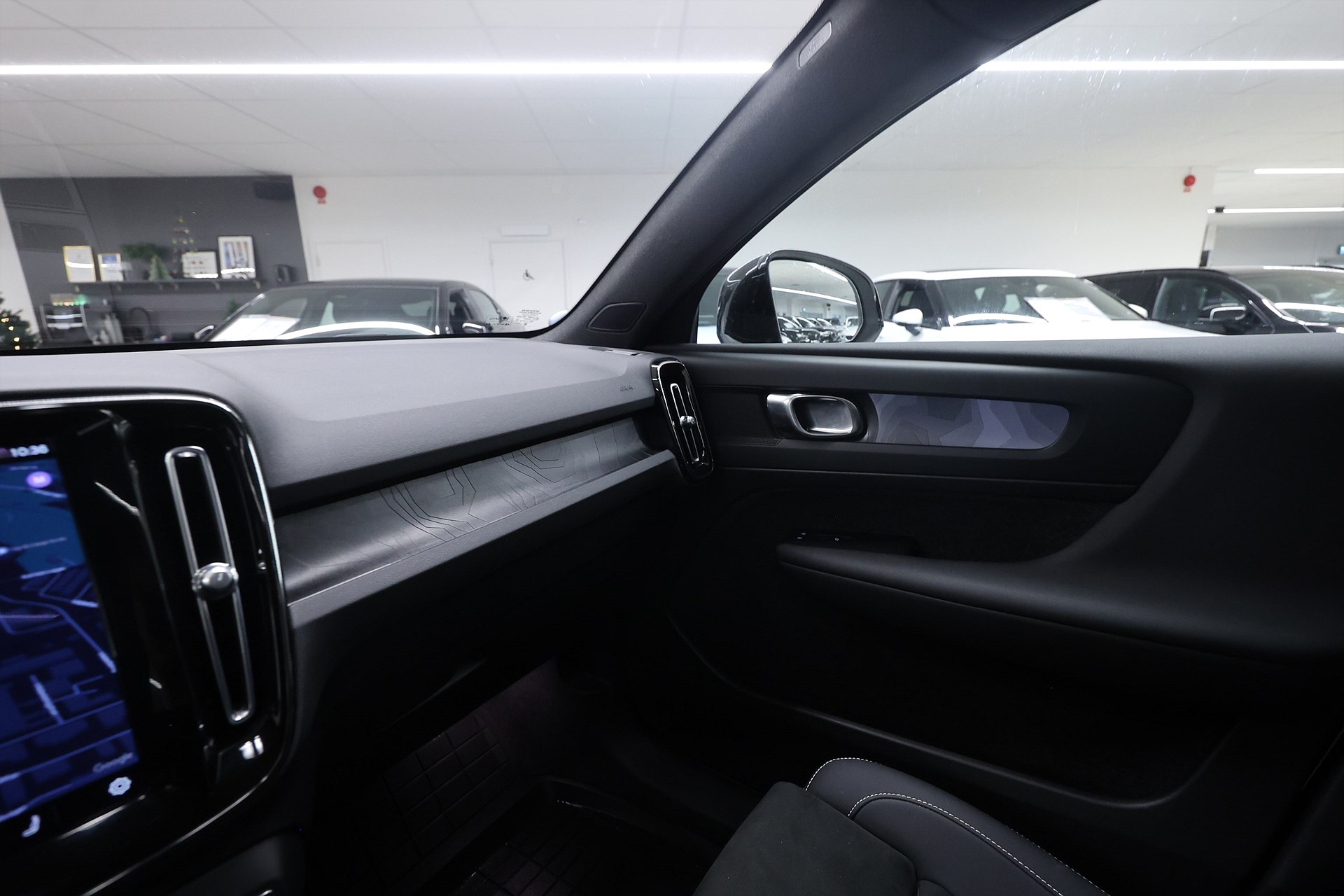 Volvo C40 Recharge Single Motor *Hjulkampanj!* Core Pano Drag