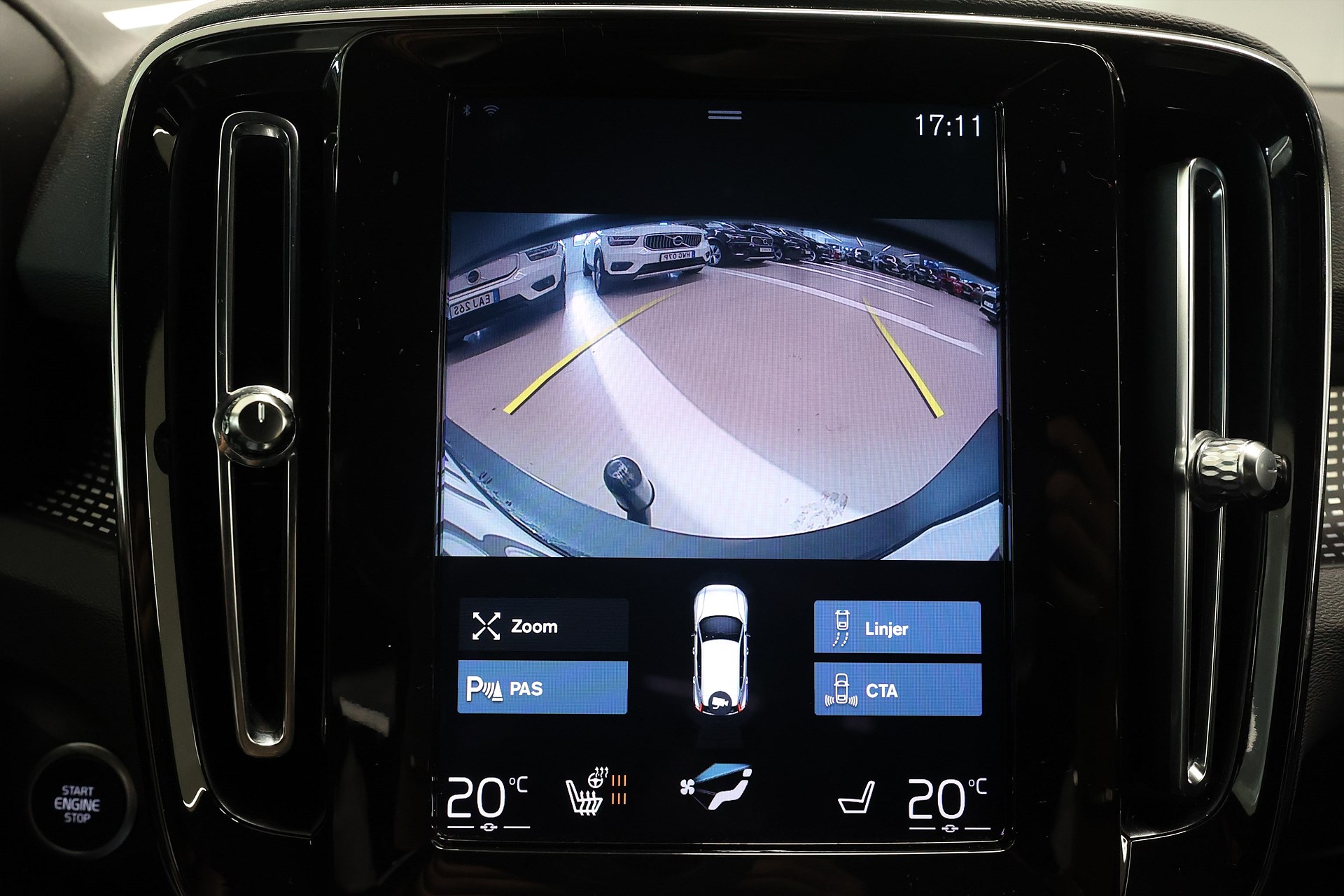 Volvo XC40 T2 129hk *Hjulkampanj!* R-Design Drag Navi VOC Keyless