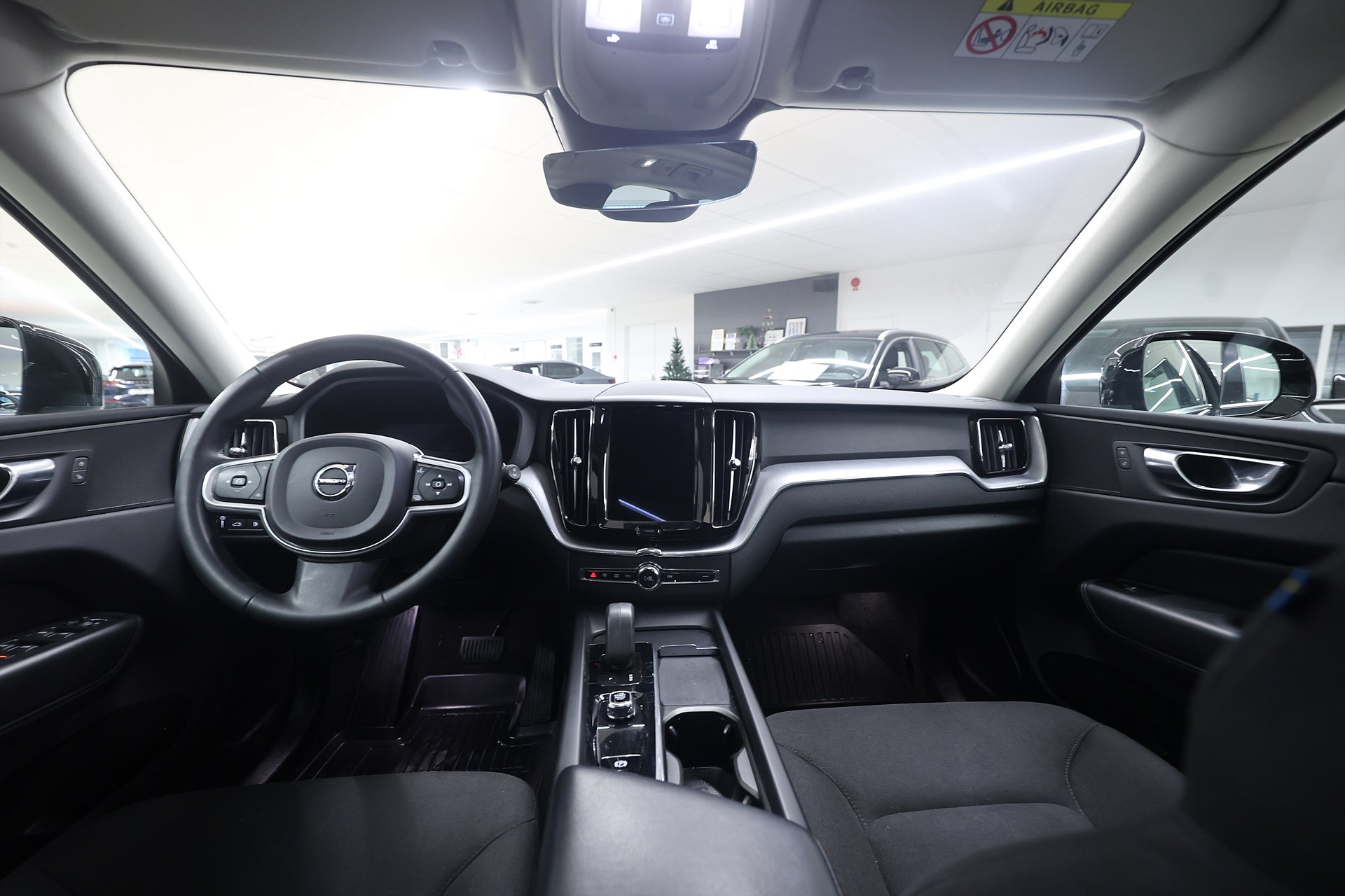 Volvo XC60 Recharge T6 AWD 340hk Momentum Pano Drag