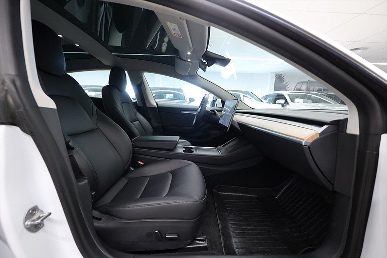 Tesla Model 3 Standard Range 283hk Pano Läder Navi B-Kamera Keyless