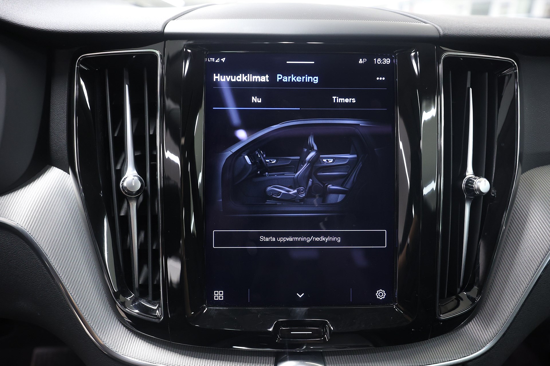 Volvo XC60 Recharge T6 AWD 350hk *Hjulkampanj!* Core Läder