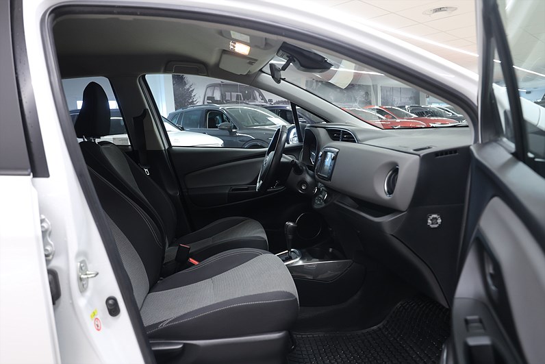 Toyota Yaris Hybrid 101hk Active B-kamera PDC Farth