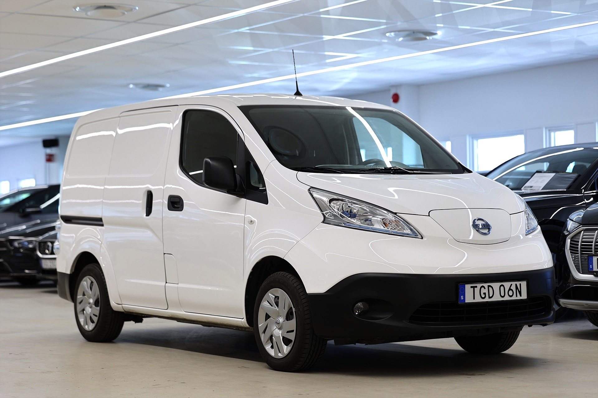 Nissan e-NV200 Van 40 kWh 109hk Värmare Drag V-Inrett B-Kamera