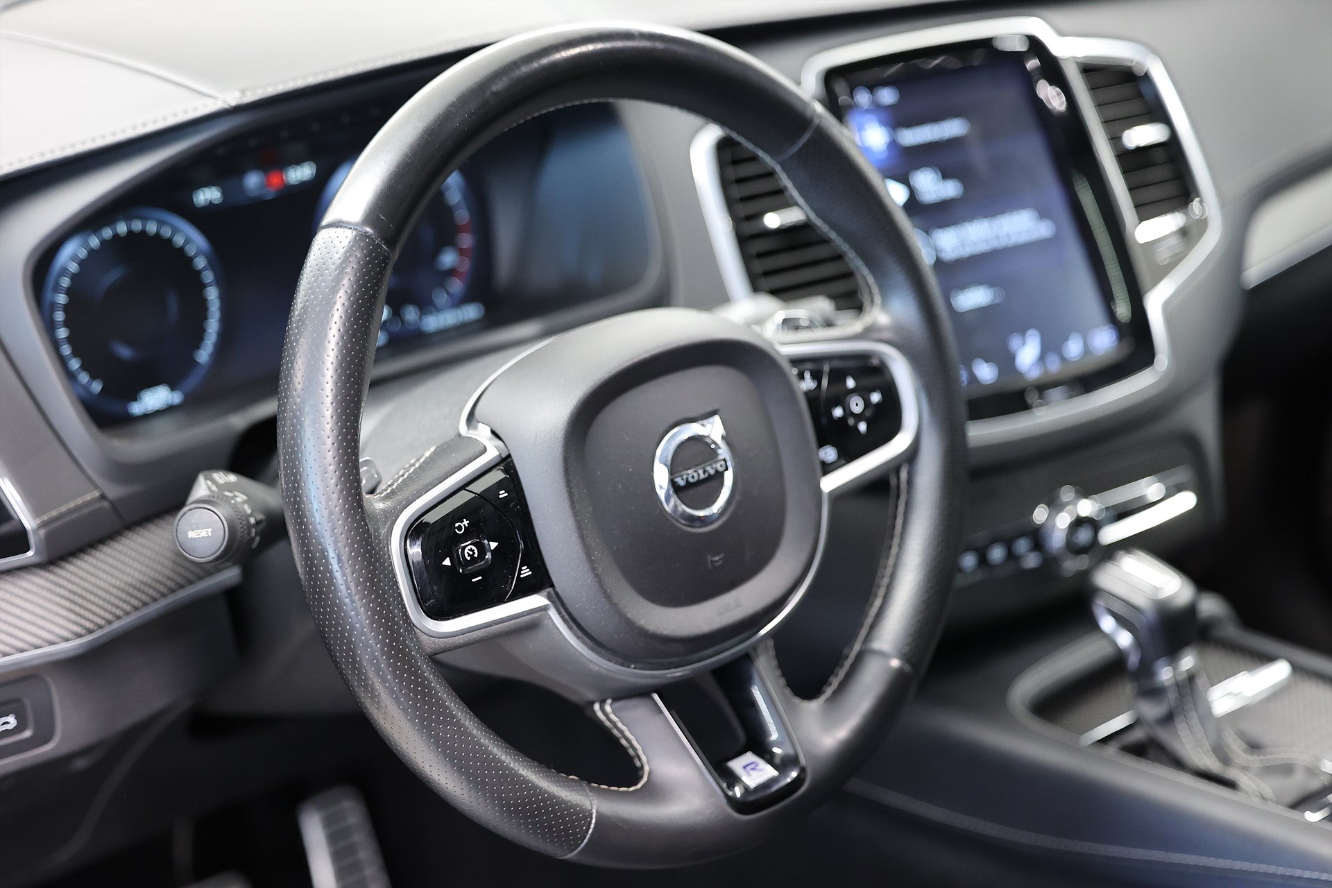 Volvo XC90 T6 AWD 310hk R Design 7-Sits HUD B&W Luft.fjädr Pano