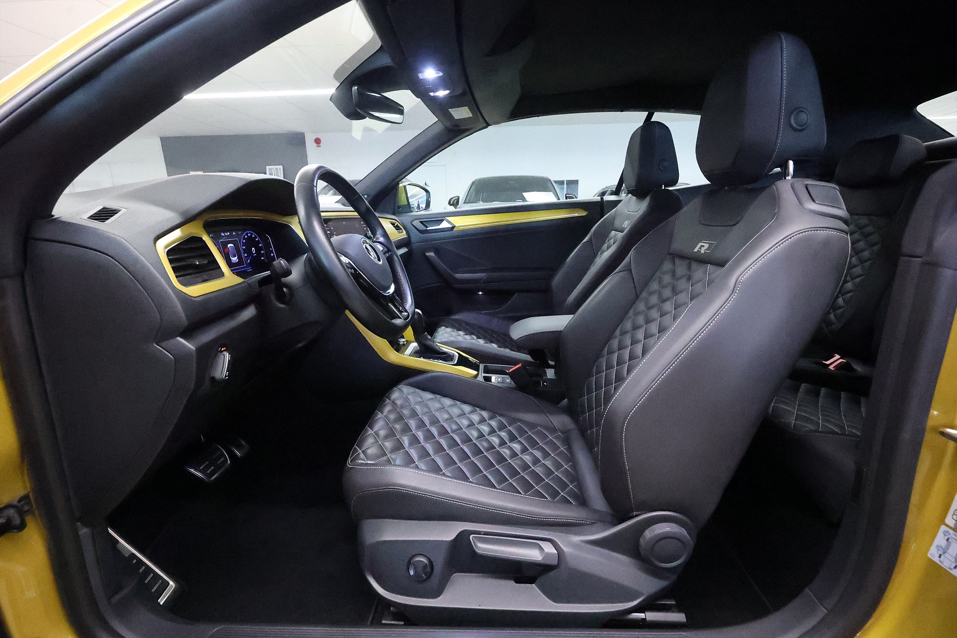 Volkswagen T-Roc Cabriolet 1.5 TSI 150hk R Line Läder Beats B-Kamera