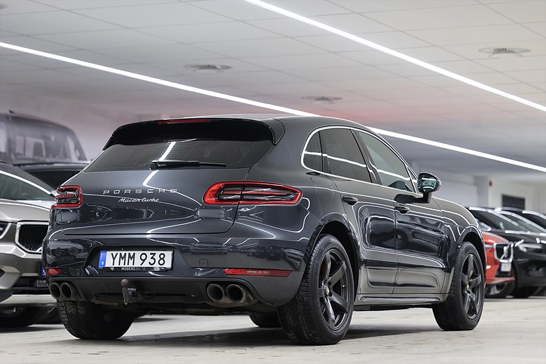 Porsche Macan Turbo Performance 441hk Sport Chrono BOSE Drag