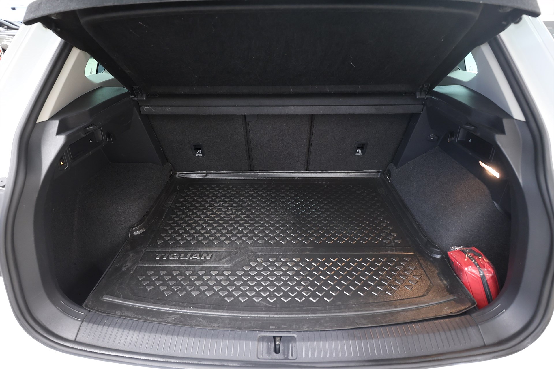 Volkswagen Tiguan 2.0 TDI 4Motion 190hk Executive Drag Värmare