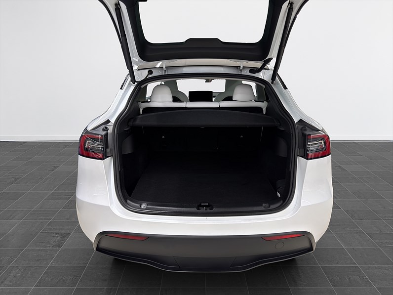 Tesla Model Y Standard Range 299hk Drag Pano Premium B-Kamera