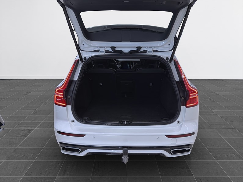 Volvo V60 T4 190hk R-Design H/K HUD Drag 360 Pano Navi