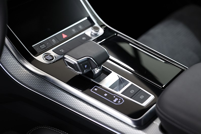 Audi Q7 60 TFSI e quattro S-line 490hk Svart Optik Drag Leasbar