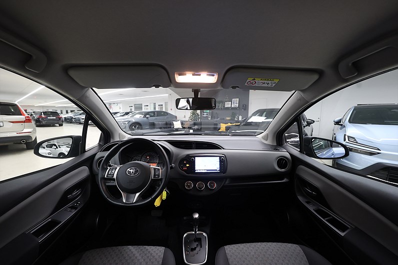 Toyota Yaris 5-dr 1.33 99hk *Hjulkampanj!* B-kamera Navi