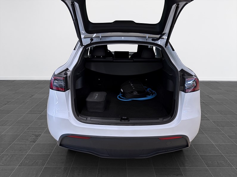 Tesla Model Y Standard Range 299hk Pano B-Kamera Drag Läder