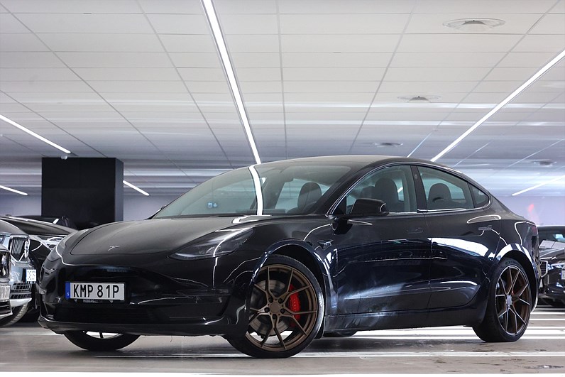 Tesla Model 3 Performance 513hk Pano AWD Navi PDC