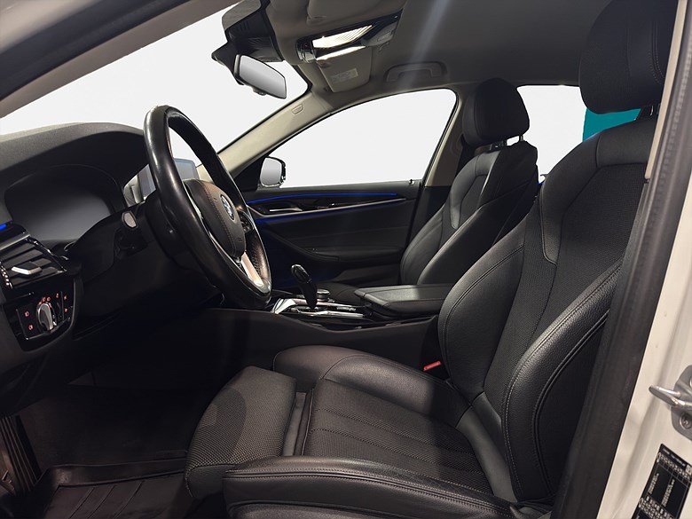 BMW 530e xDrive, Sportline, 2 brukare, Nyservad 2020, vit – bild 11 av 23, begagnad hos Niber i Järfälla