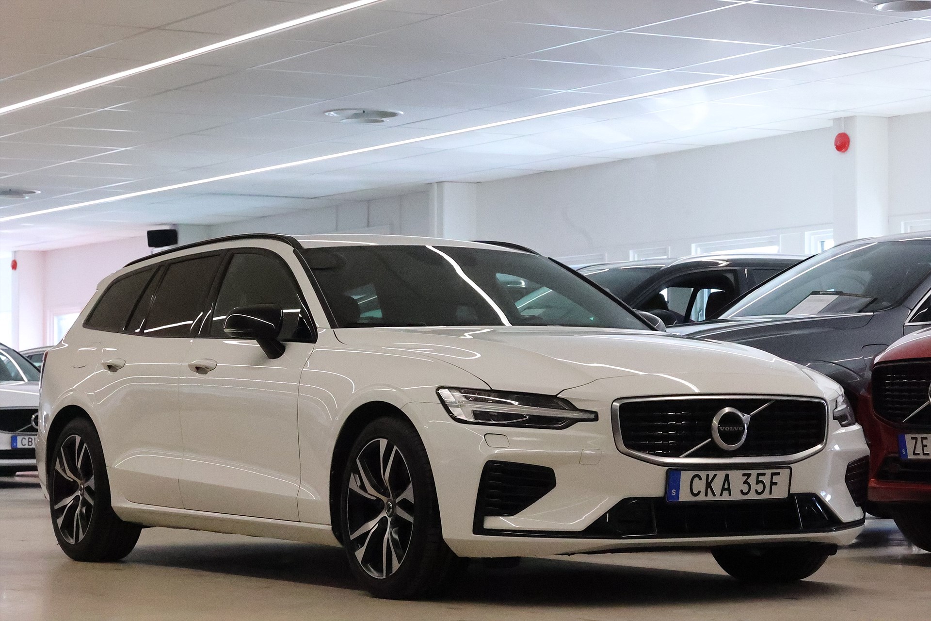 Volvo V60 Recharge T6 AWD 340hk R-Design B-kamera Värmare