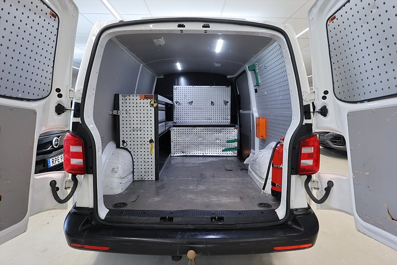 Volkswagen Transporter T28 2.0 TDI 150hk V-Inrett 3-Sits Drag MOMS