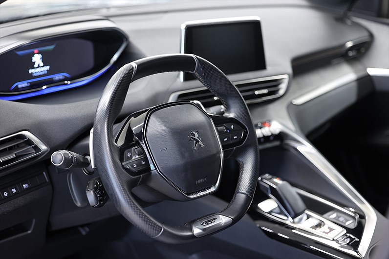 Peugeot 3008 GT Hybrid4 300hk AWD B-kamera Keyless PDC