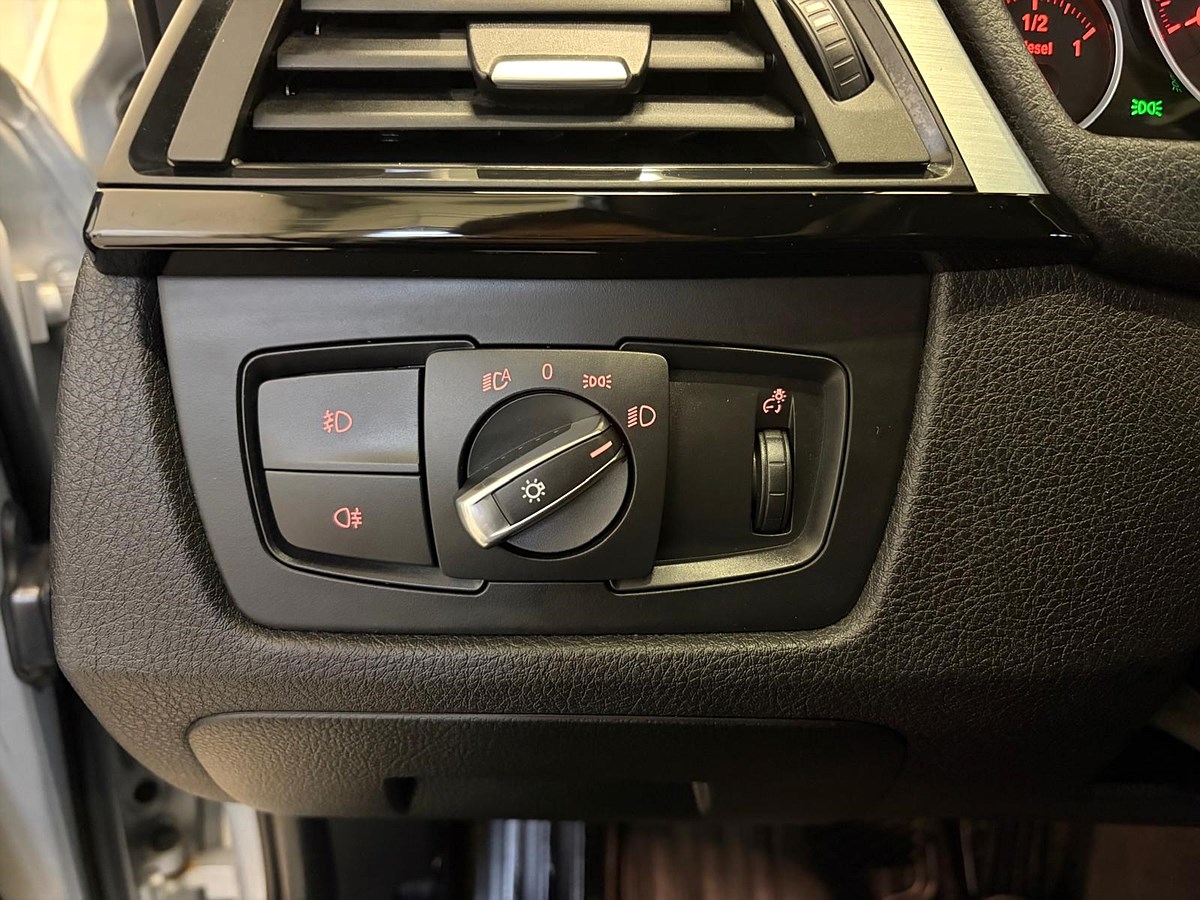 BMW 320d xDrive Touring Steptronic, 184hk, 2014